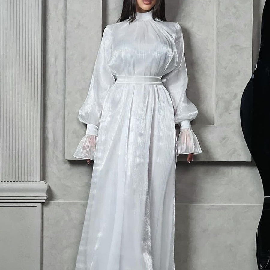 Helles Seidenkleid mit halbhohem Kragen, langen Ärmeln, hoher Taille und Schnürung, langes Kleid für Damen