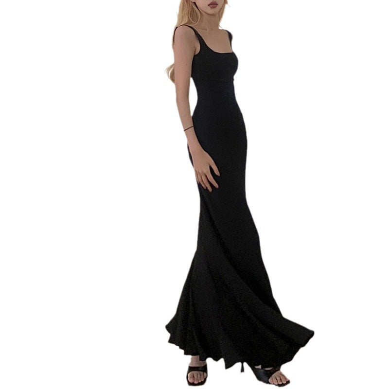 Schwarzes taillenenges Fishtail-Kleid