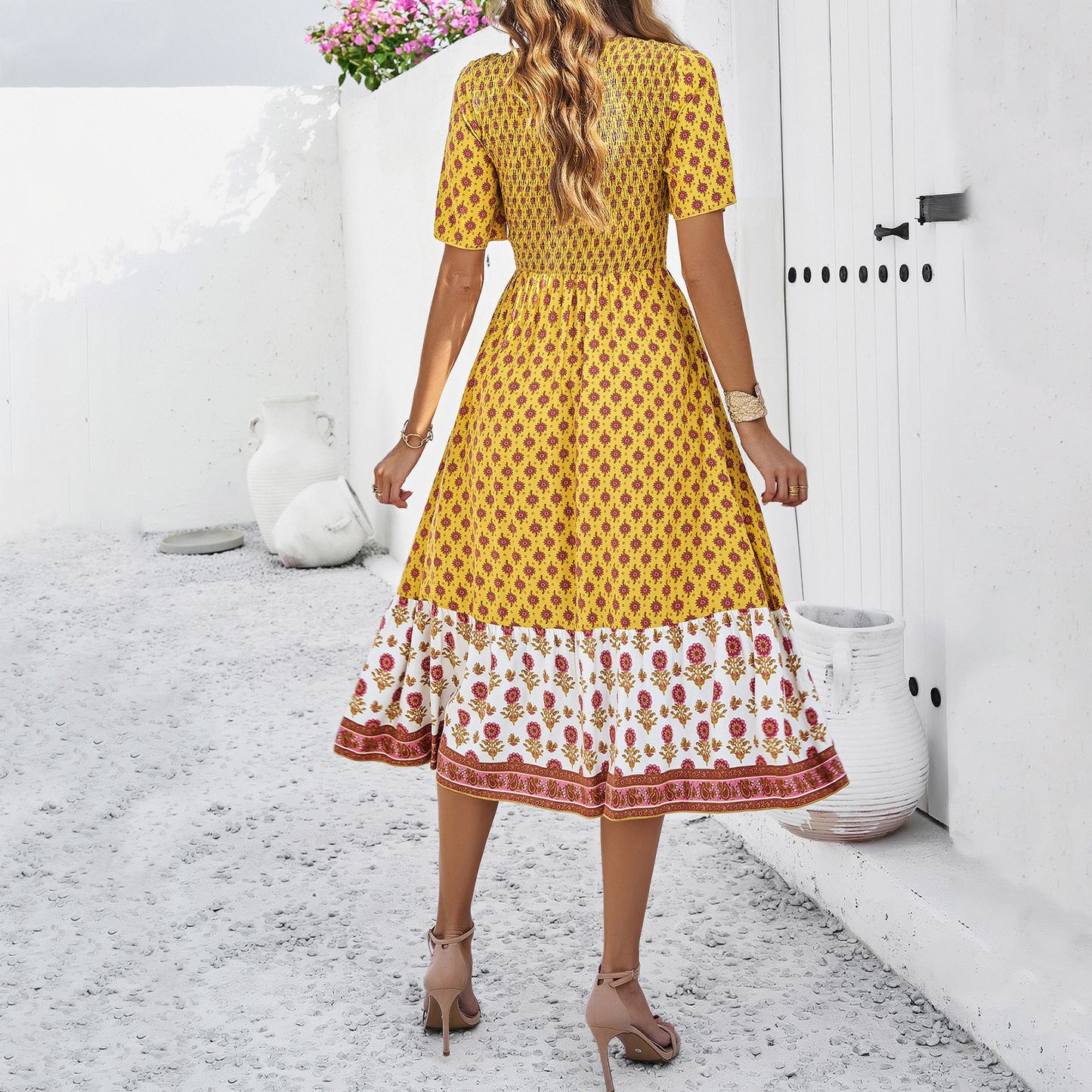 Lässiges bedrucktes Kleid für Frühlings- und Sommerferien