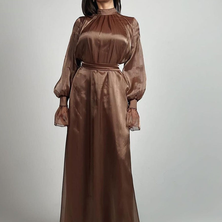 Helles Seidenkleid mit halbhohem Kragen, langen Ärmeln, hoher Taille und Schnürung, langes Kleid für Damen