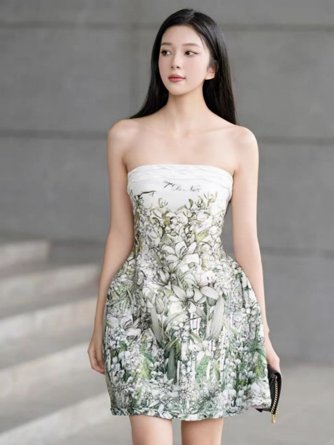 Vestido tubo con estampado de flores verde