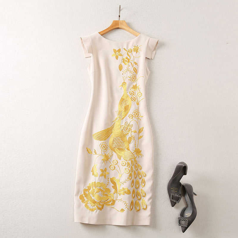 Kleid mit Phoenix-Blumenstickerei und Schlitz auf der Rückseite