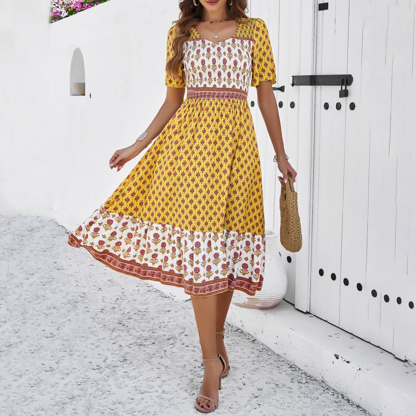 Lässiges bedrucktes Kleid für Frühlings- und Sommerferien