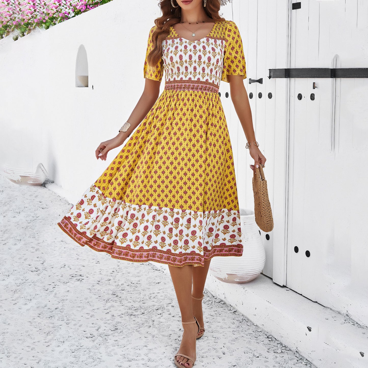 Lässiges bedrucktes Kleid für Frühlings- und Sommerferien