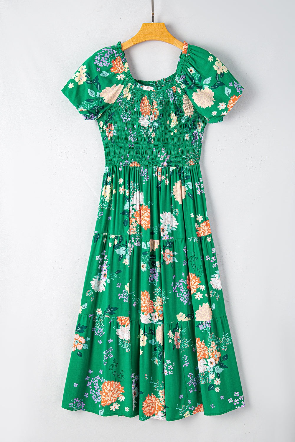 Vestido midi con estampado floral y manga de burbuja fruncido con gradas verde