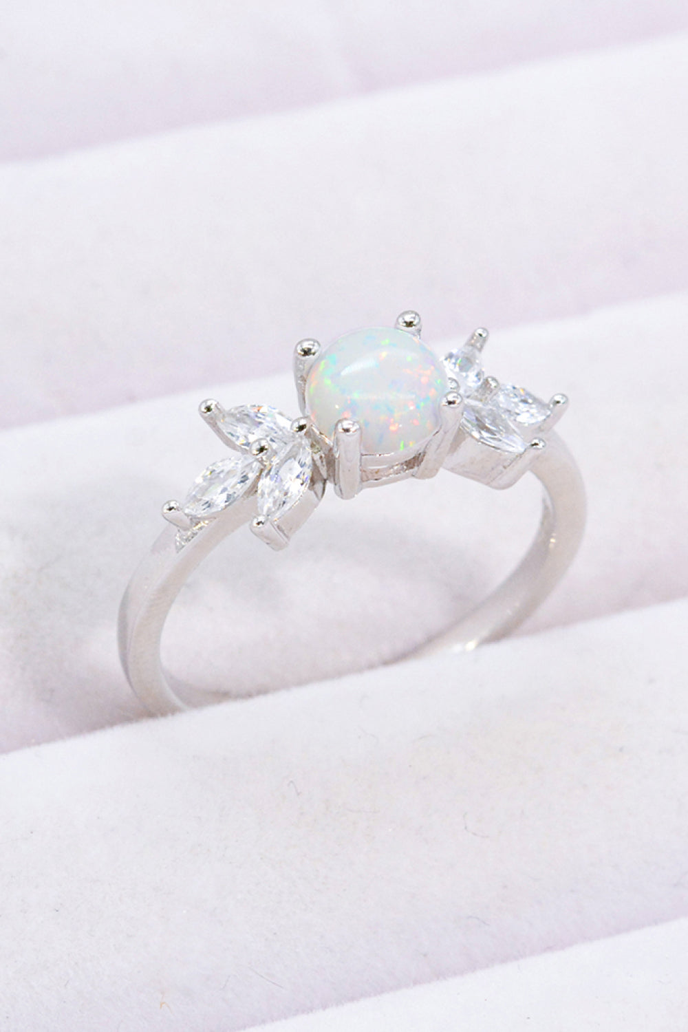 Ring aus 925er Sterlingsilber mit Opal und Zirkon