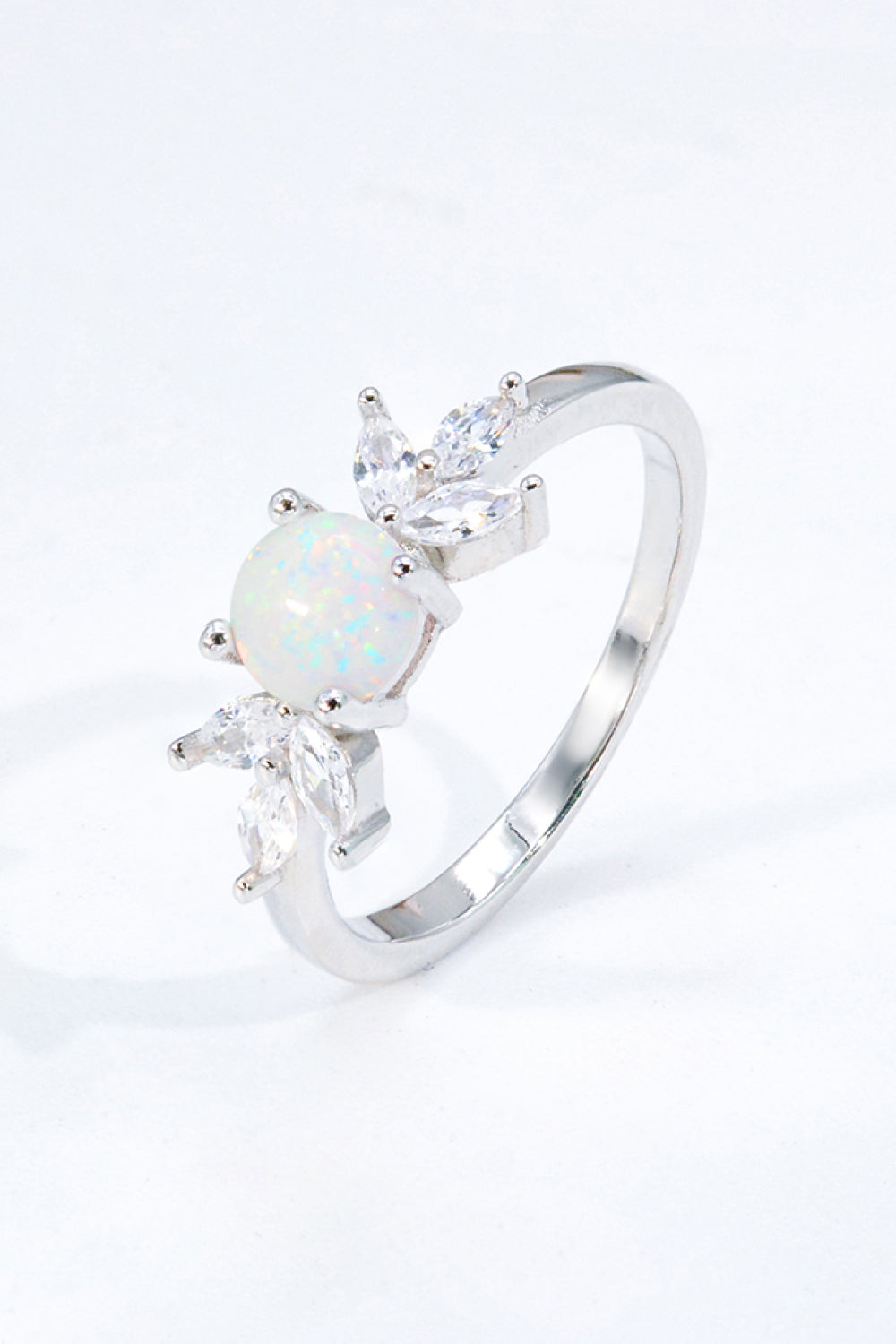 Ring aus 925er Sterlingsilber mit Opal und Zirkon