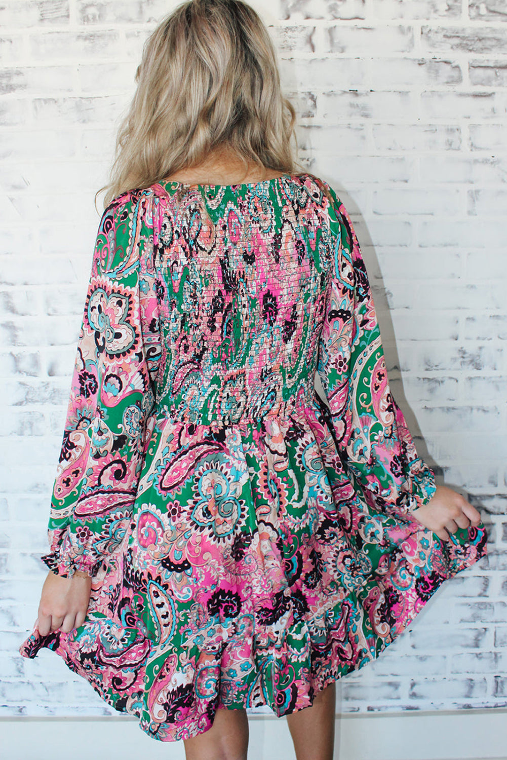 Vestido con dobladillo con volantes y estampado de cachemira boho