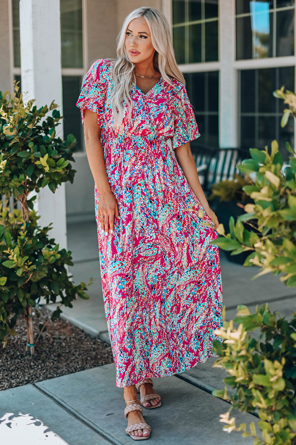 Vestido largo floral con cuello en V cruzado