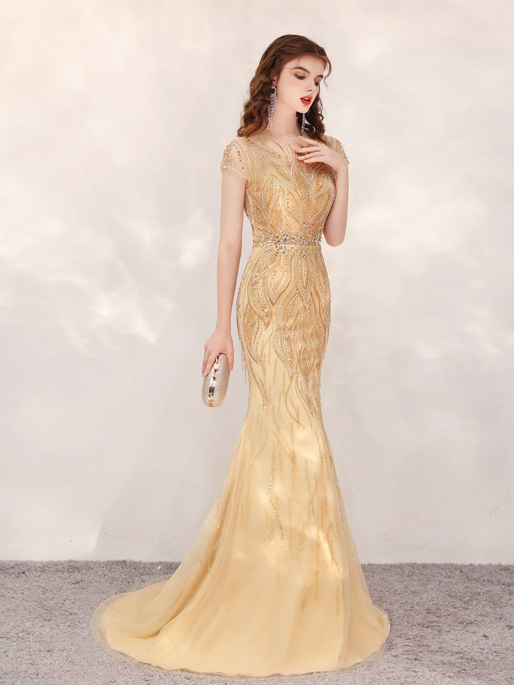 Abendkleid mit Fischschwanz-Ausschnitt in Gold und kleinem, schleppendem Temperament