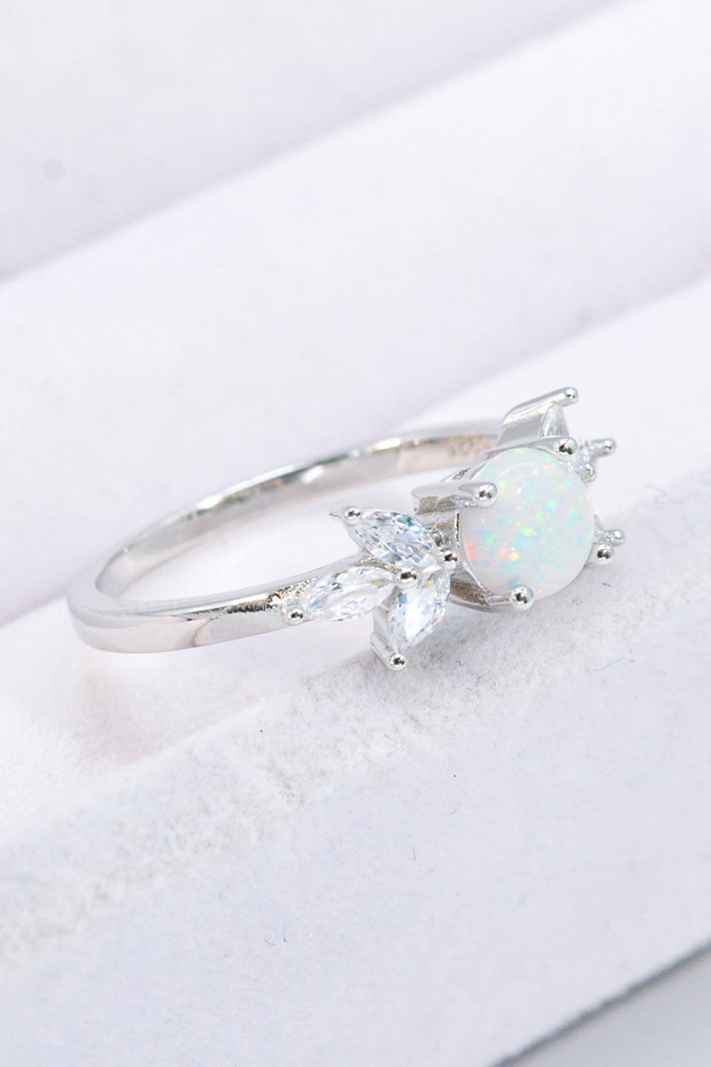 Ring aus 925er Sterlingsilber mit Opal und Zirkon