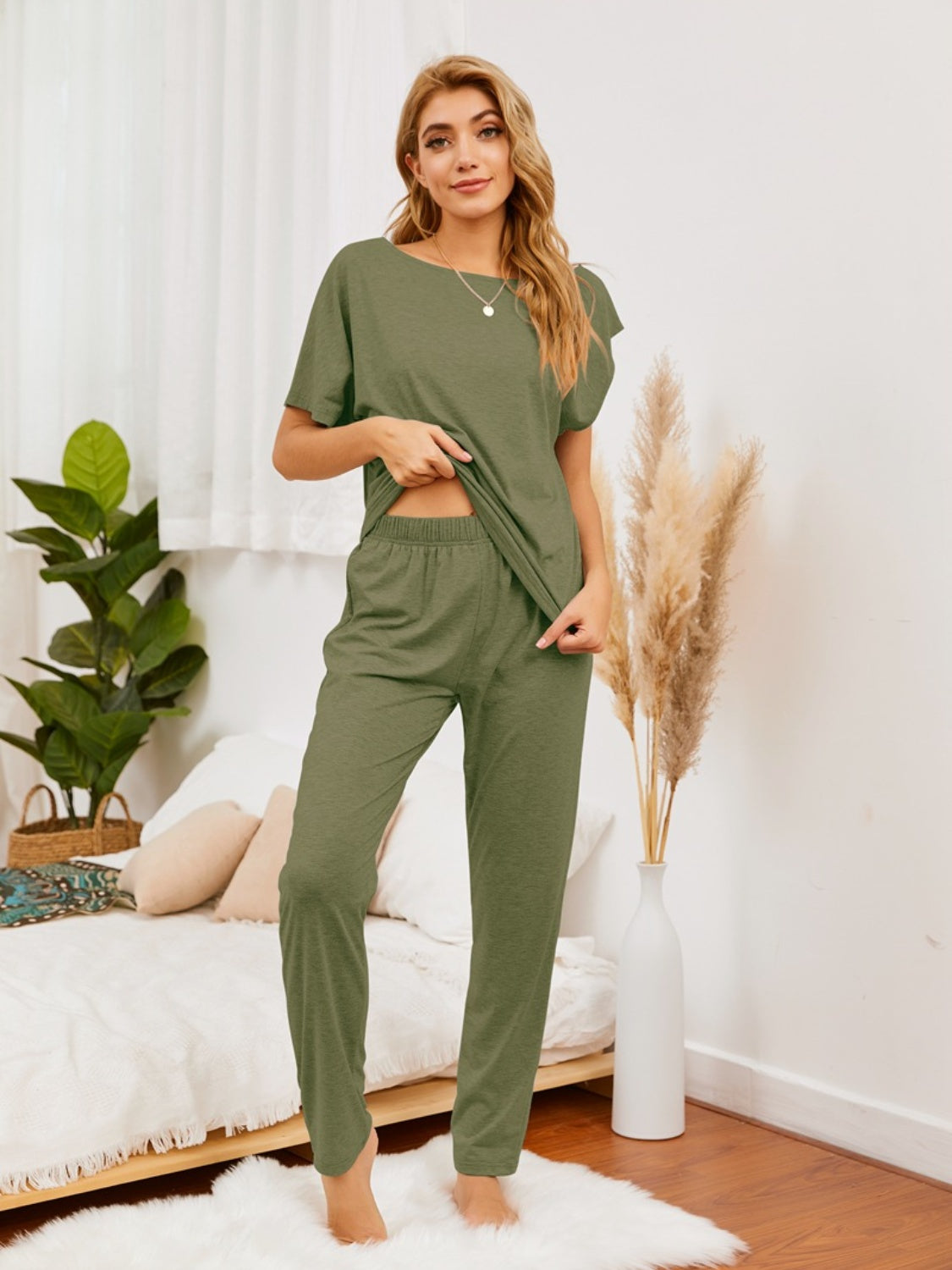 Conjunto lounge de pantalón y top con cuello barco