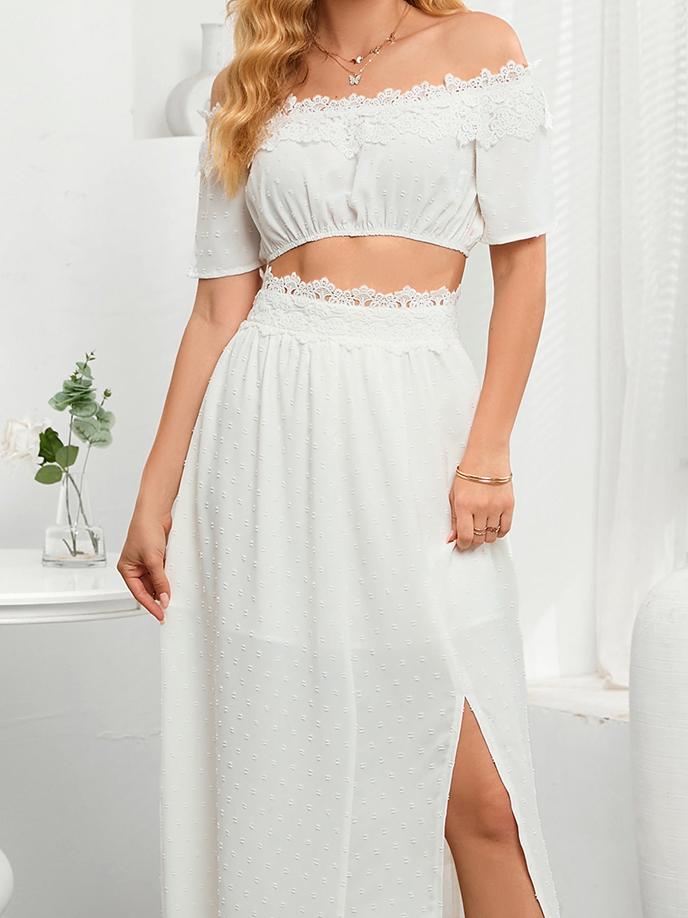 Women's Off-shoulder Short-sleeved Top With Lace Lining