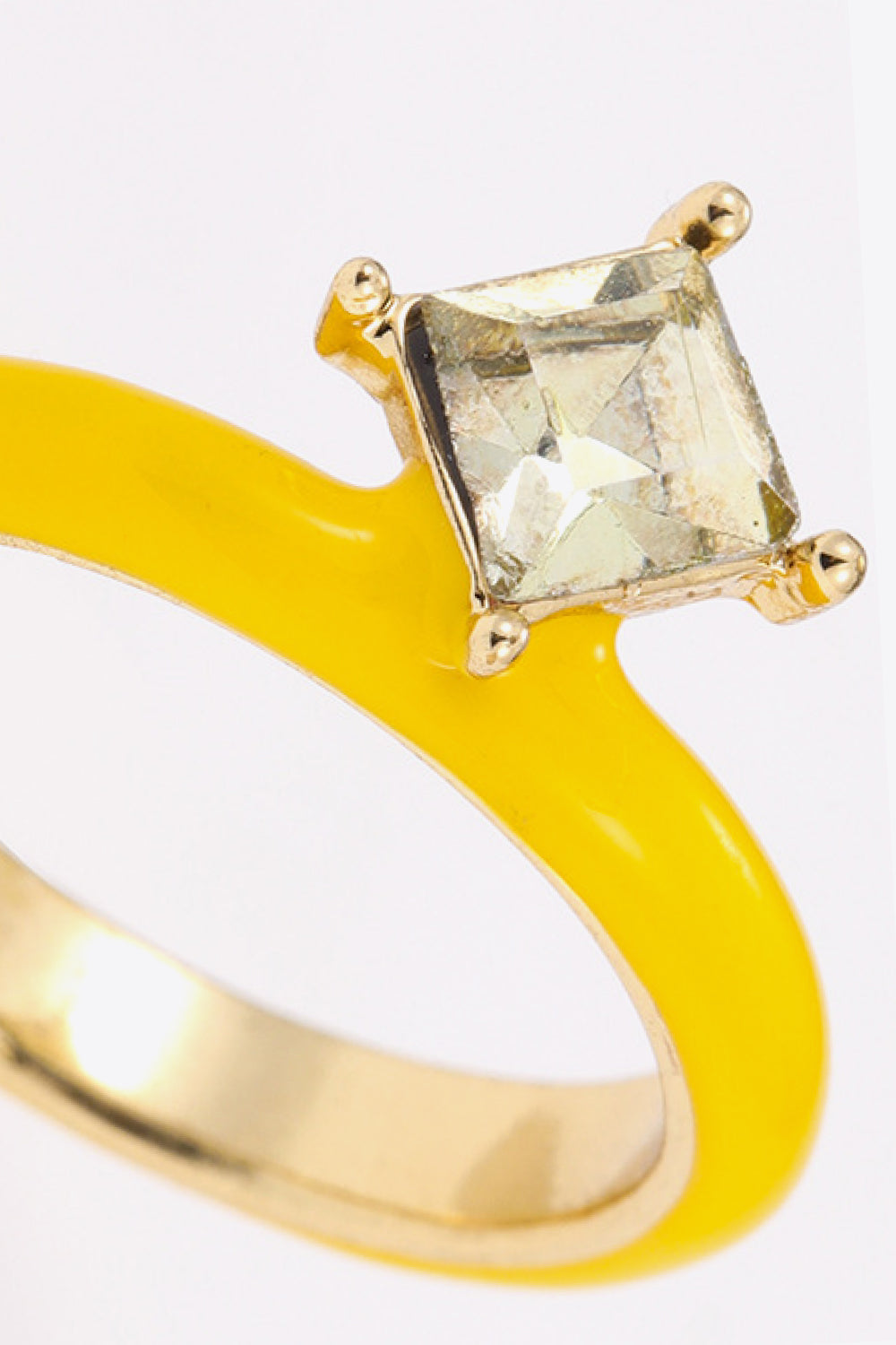 Anillo con piedra de cristal chapado en oro de 18 quilates Everyday Delight