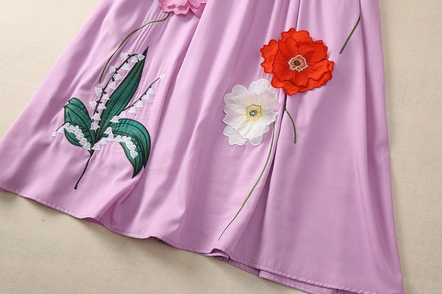 Vestido de manga corta con cuello redondo y cintura ajustada con flores y pegatinas tridimensionales