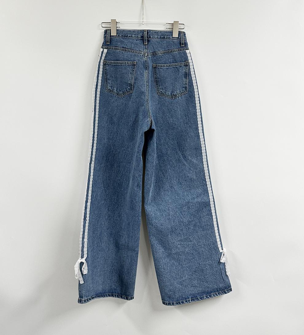 Lockere Jeans mit hoher Taille und Spitzenschleifennähten