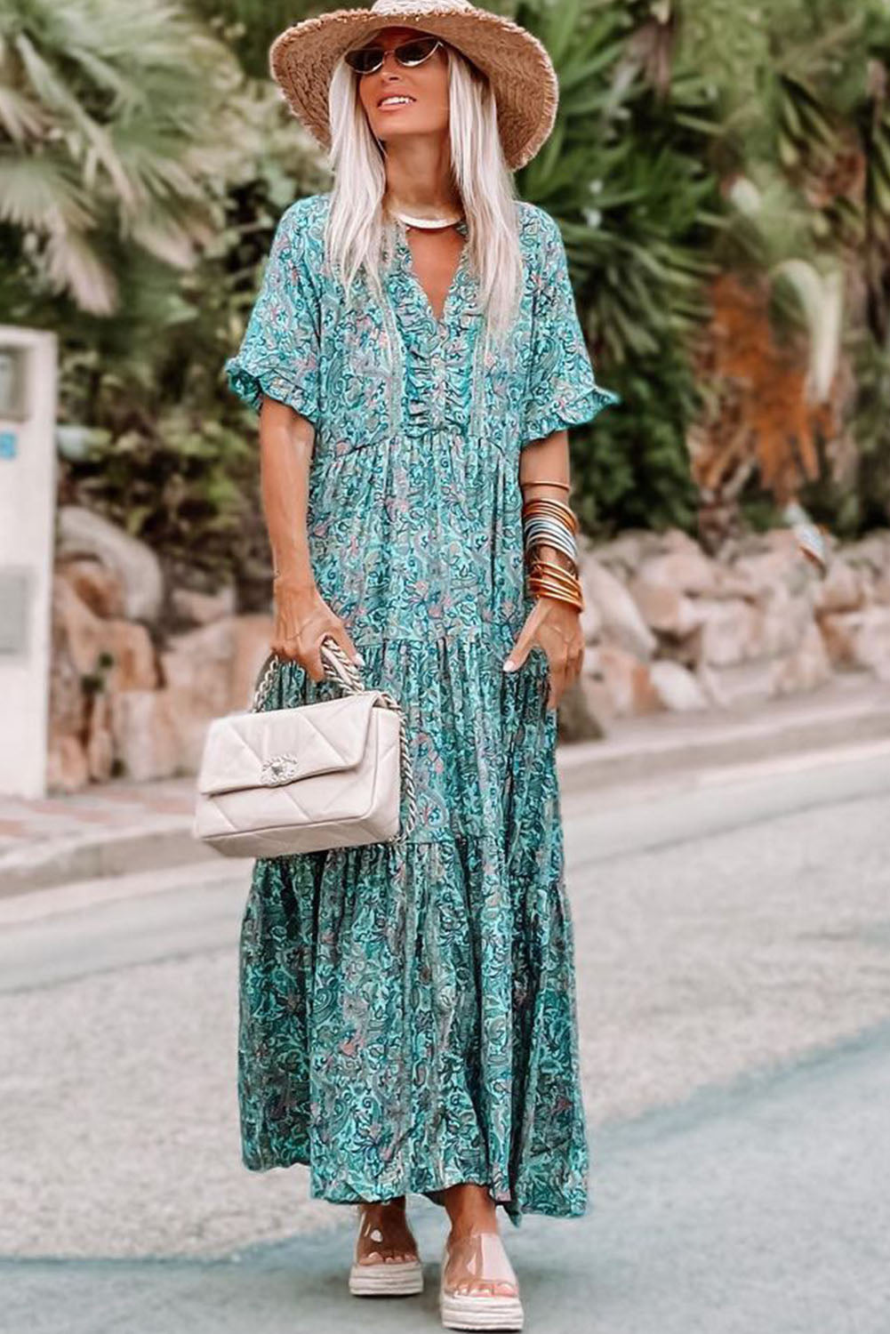 Himmelblaues, gestuftes Maxikleid im Boho-Stil mit Paisley-Print und Rüschen