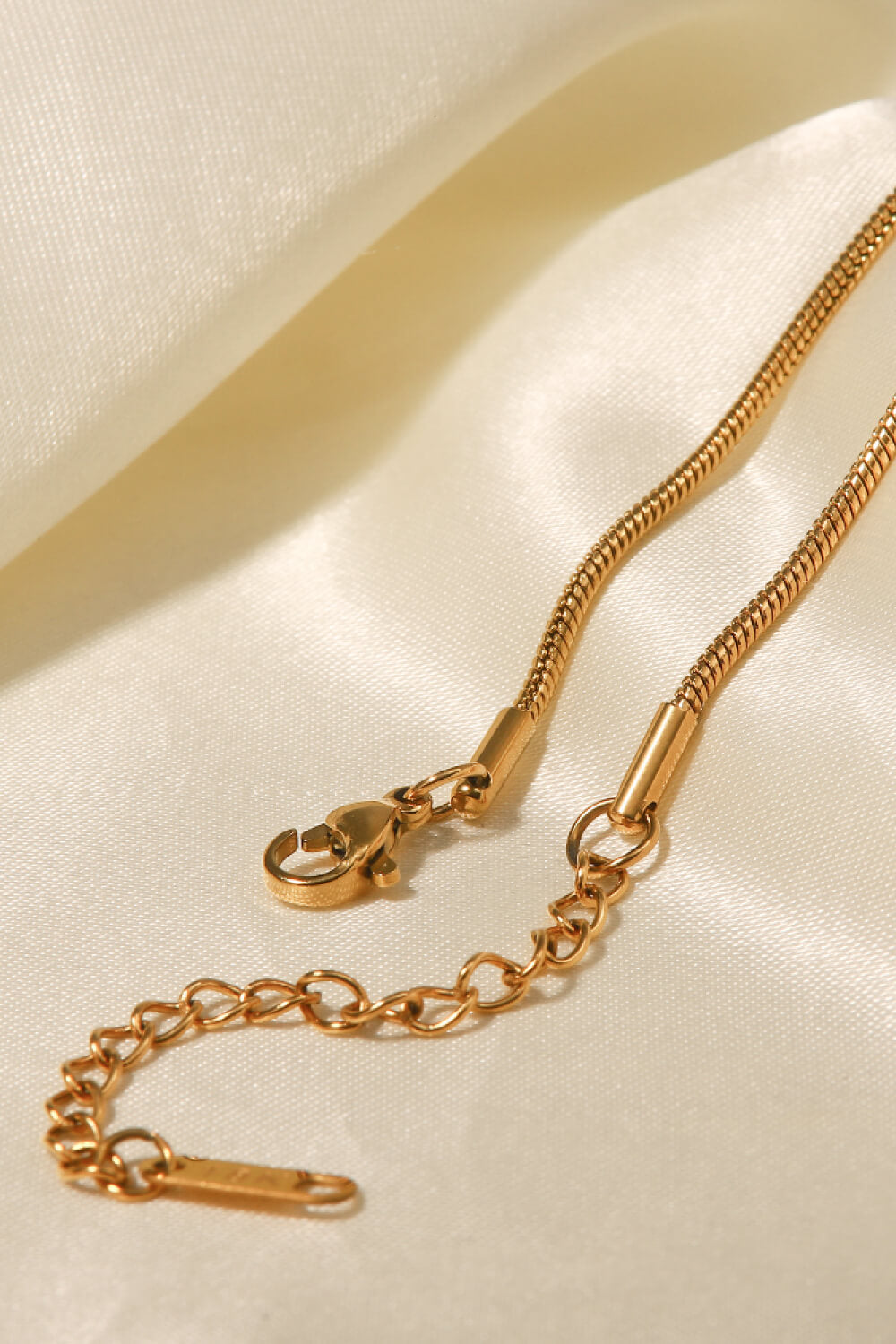 Halskette aus 18 Karat vergoldetem Edelstahl mit Karabinerverschluss