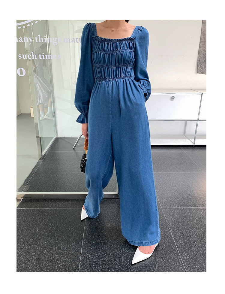 Damen Design Jumpsuit aus Denim mit gesmoktem, eckigem Ausschnitt