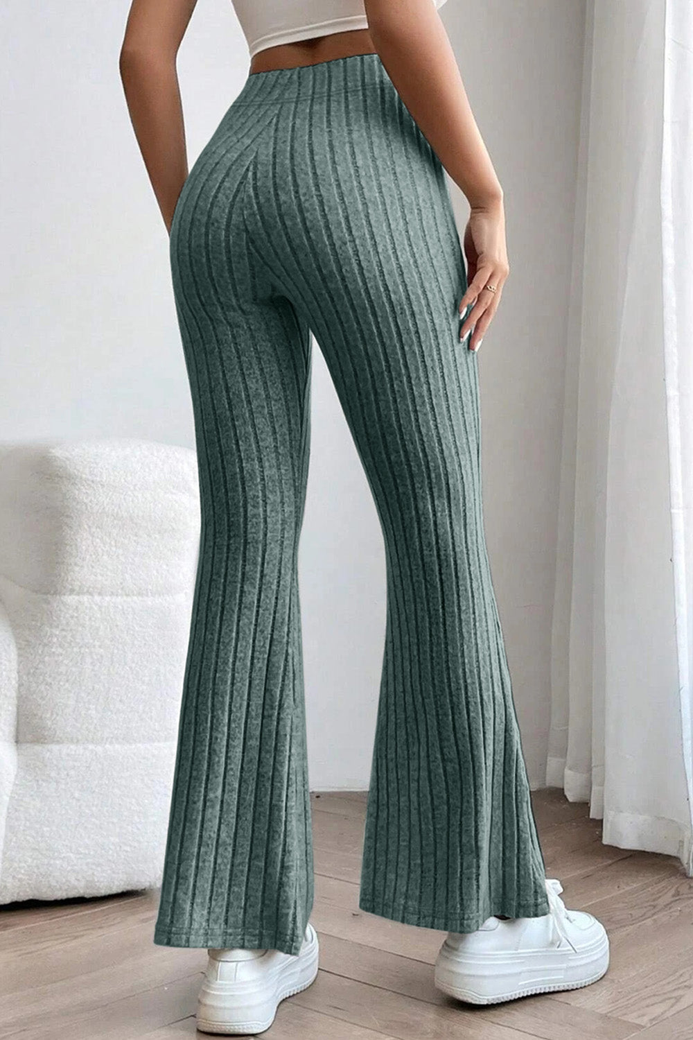 Pantalones acampanados de cintura alta acanalados de tamaño completo de Basic Bae