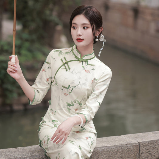 Eleganter Cheongsam aus Suzhou-Retro-Chinese-Republikanischem Stil mit Dreiviertelärmeln aus hochwertigem Wildleder