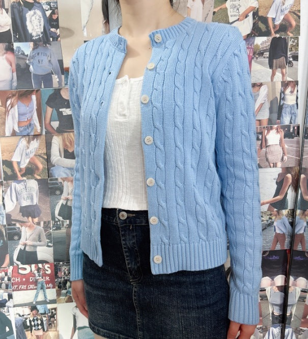 American Retro – Blaue Strickjacke mit Twist