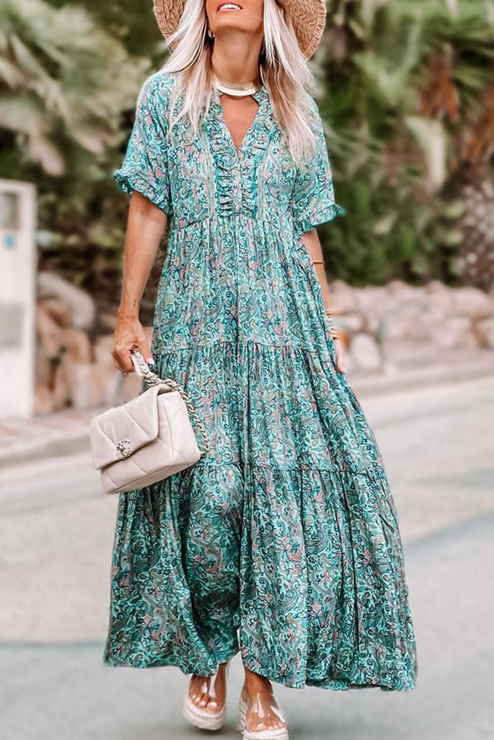 Himmelblaues, gestuftes Maxikleid im Boho-Stil mit Paisley-Print und Rüschen