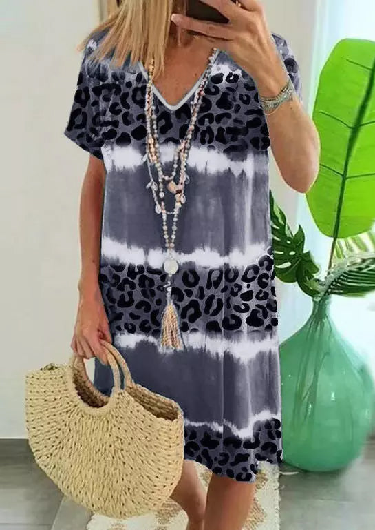 Vestido estilo camiseta con cuello en V y bloques de color de leopardo gris