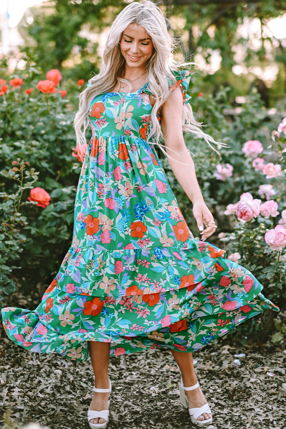 Vestido largo con estampado floral sin mangas y volantes en capas verde