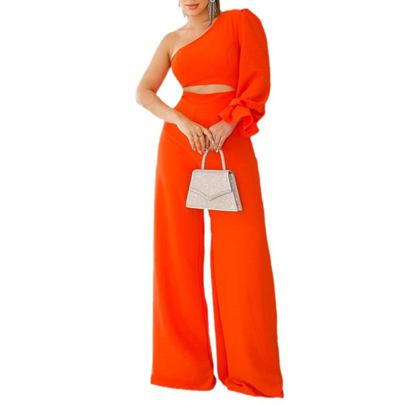 Modischer Jumpsuit mit weitem Bein und diagonalem Kragen und Blütenblattärmeln für Damen