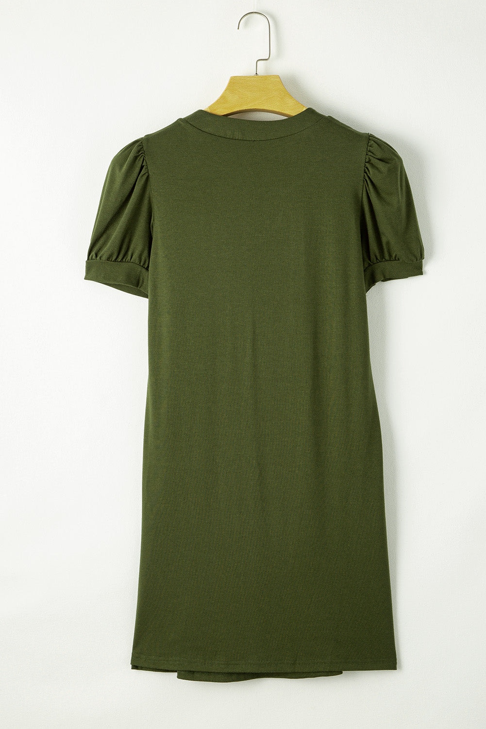 Vestido estilo camiseta recto con mangas abullonadas y plisadas con cuello con muesca verde helecho