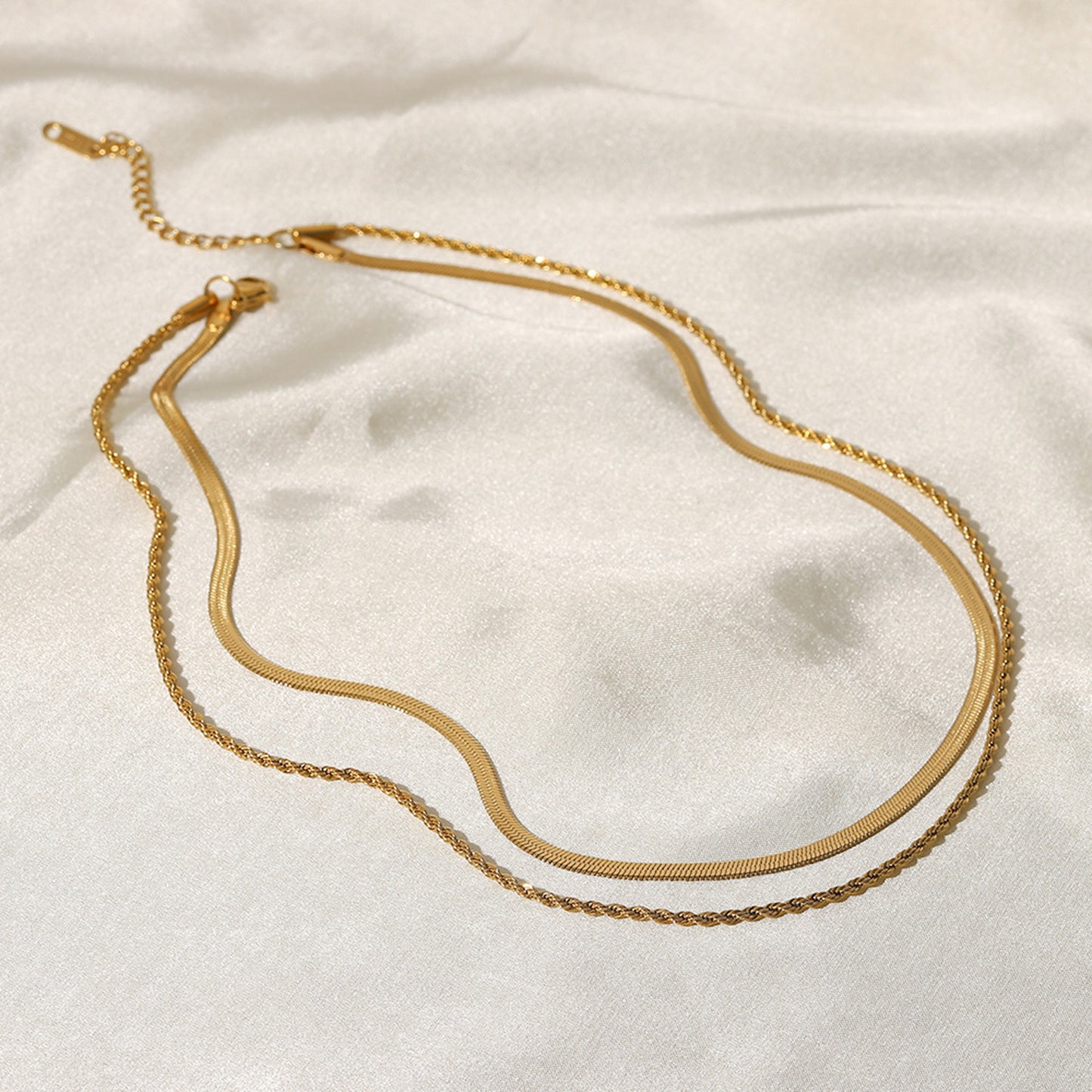 Doppellagige Halskette mit 18-Karat-Vergoldung