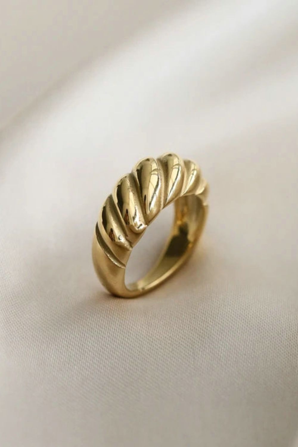 Anillo trenzado de oro