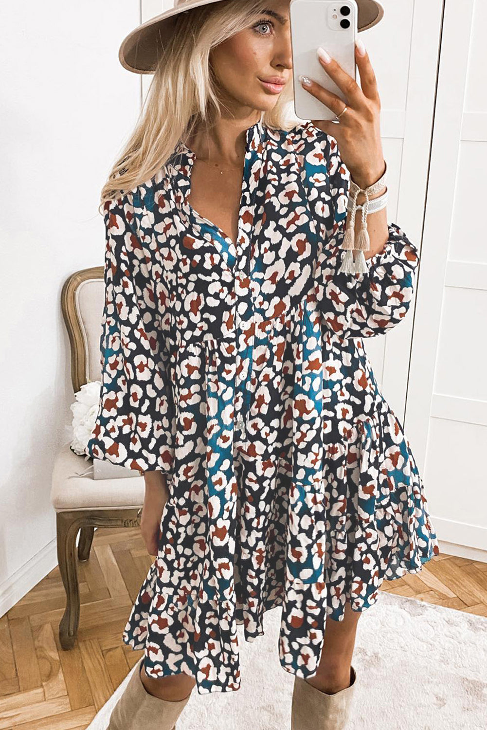 Vestido camisero con volantes y mangas de burbujas con estampado de leopardo azul