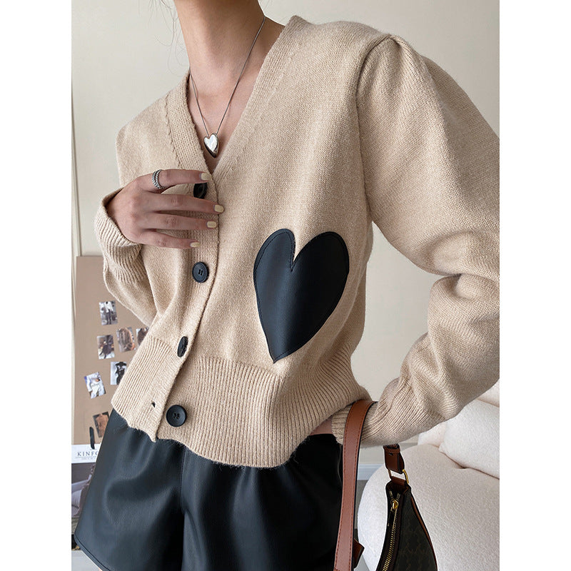 Kontrastfarbener Cardigan von Leather Label Big Love mit V-Ausschnitt