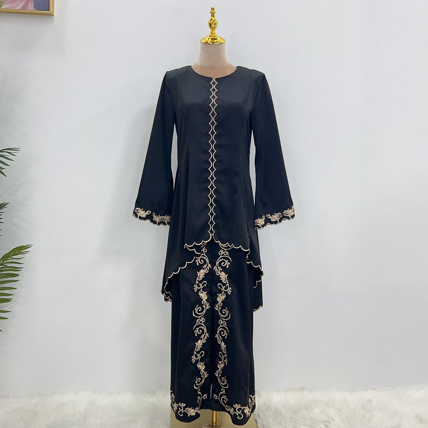 Exquisite Embroidered Middle East Dress Suit