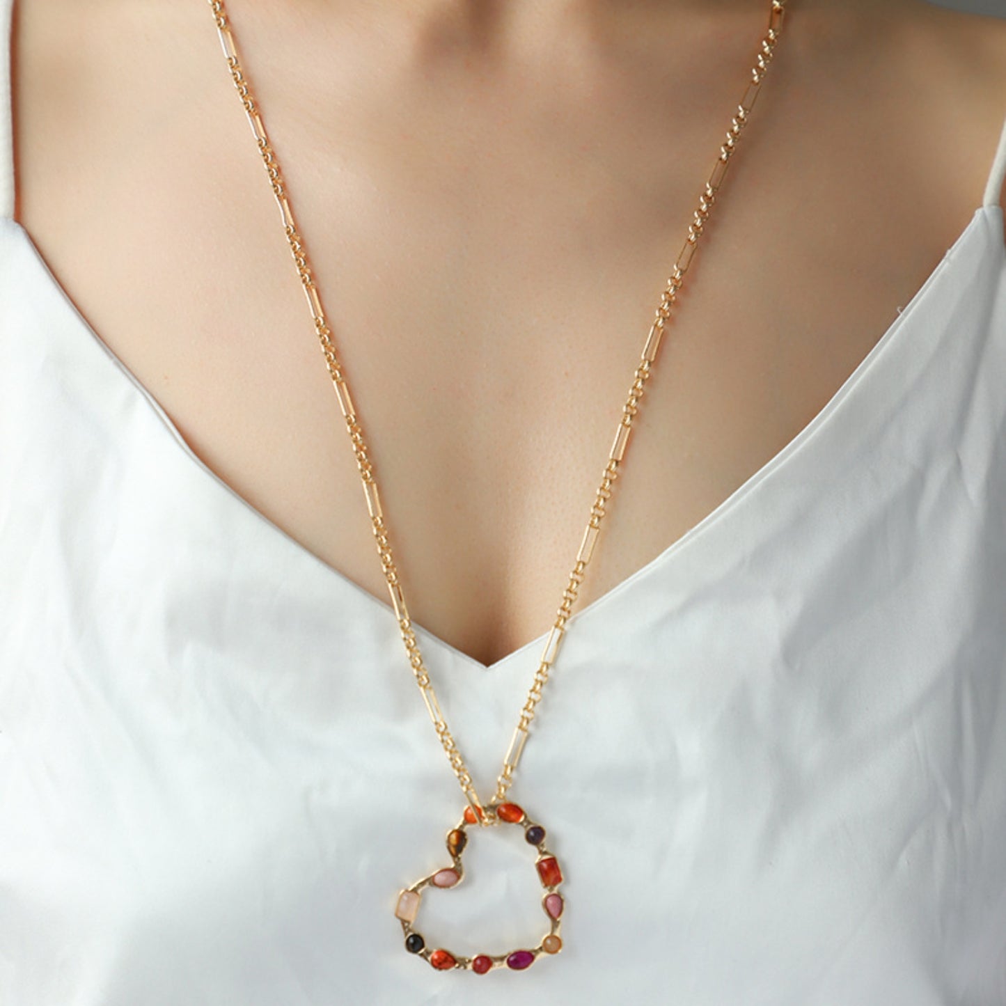 Collar de cadena con forma de corazón de hierro y aleación