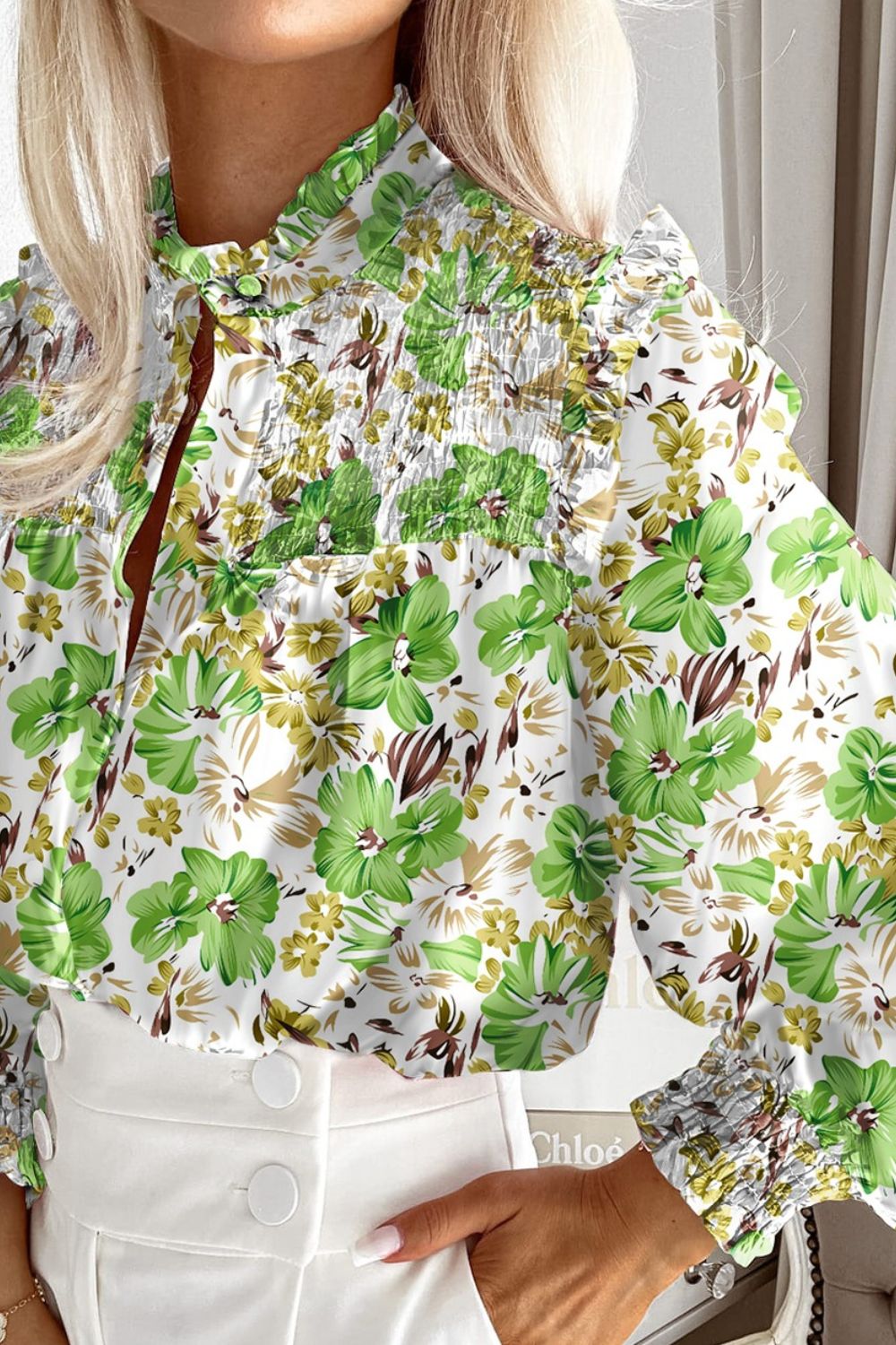 Camisa con mangas farol florales fruncidas y volantes