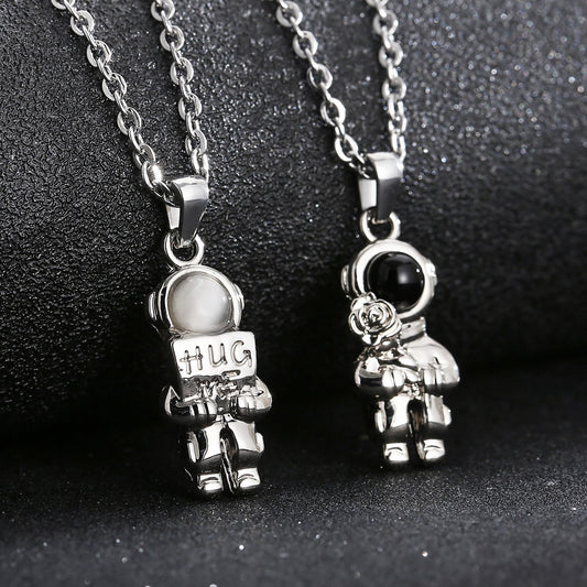 Collar de acero inoxidable con colgante de astronauta y piedra ojo de gato