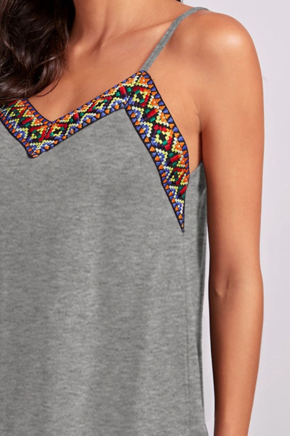 Geometrisches Camisole mit V-Ausschnitt und Spaghettiträgern