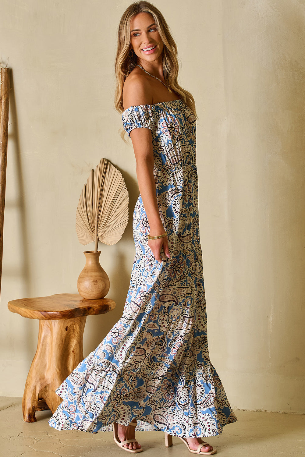 Blaues schulterfreies Maxikleid mit Boho-Paisley-Print