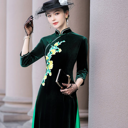 Cheongsam Ao Dai mejorado sin división, bordado largo, manga tres cuartos, terciopelo dorado